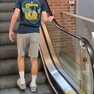 Meet your Posher, Levi